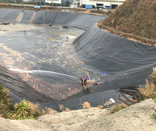 滨湖废水池清理