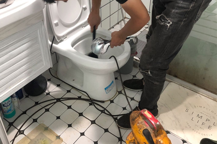 滨湖马桶堵塞自己疏通还是找师傅?专业上门服务让你省时更省心